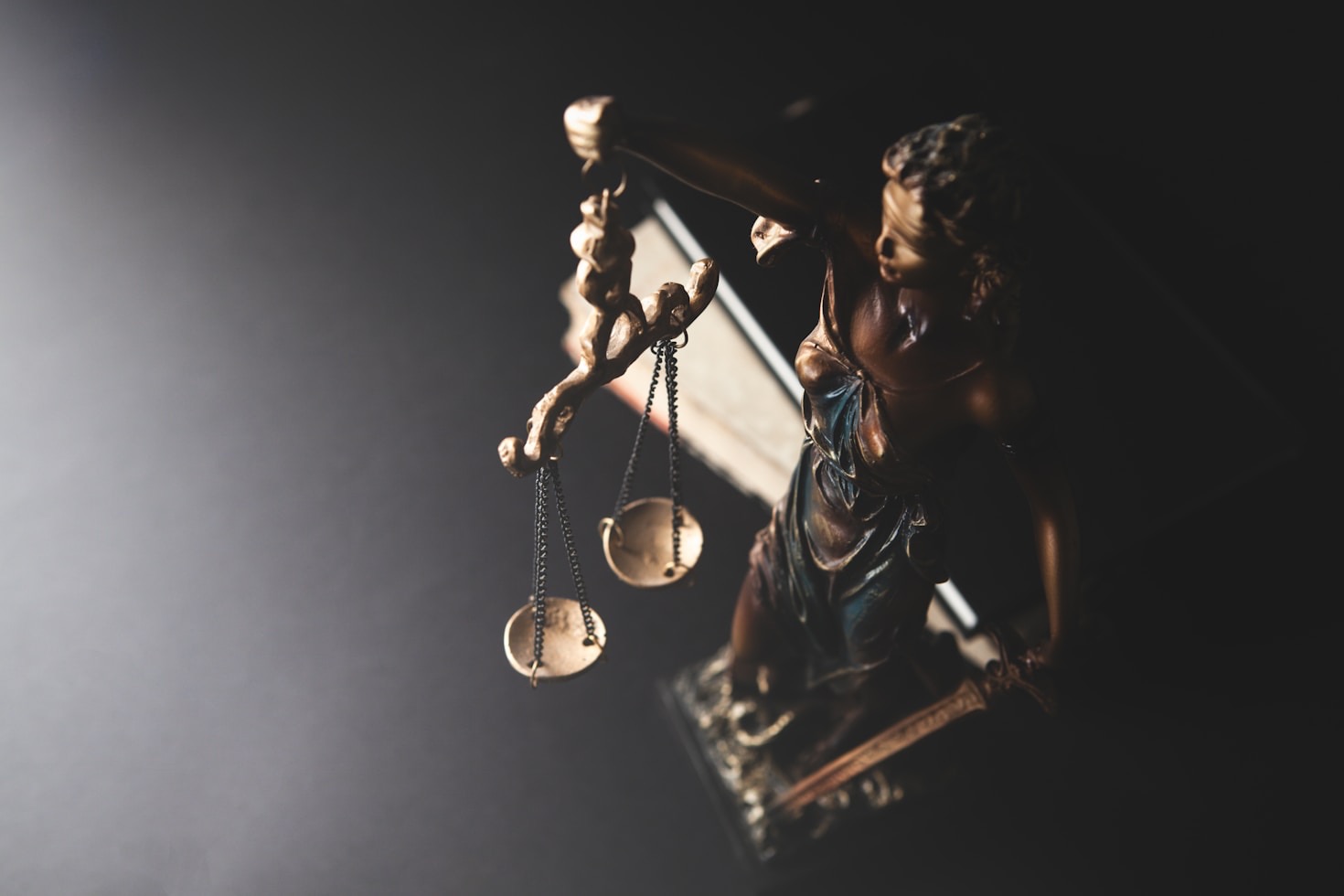 Como Escolher o Advogado Certo para Sua Empresa